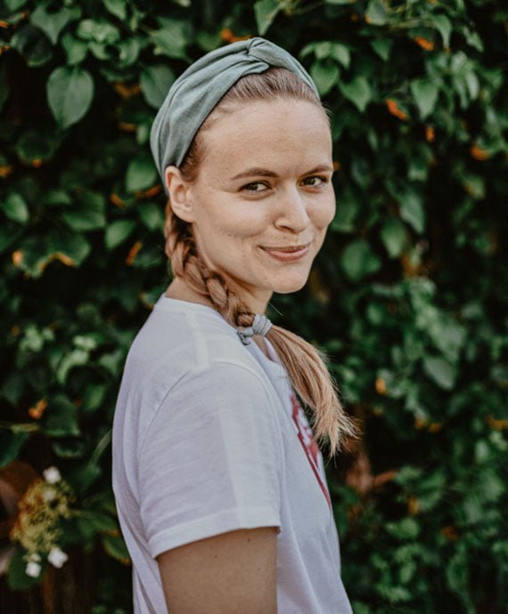 Fünf (sommerliche) Frisuren mit Haarband - obumi