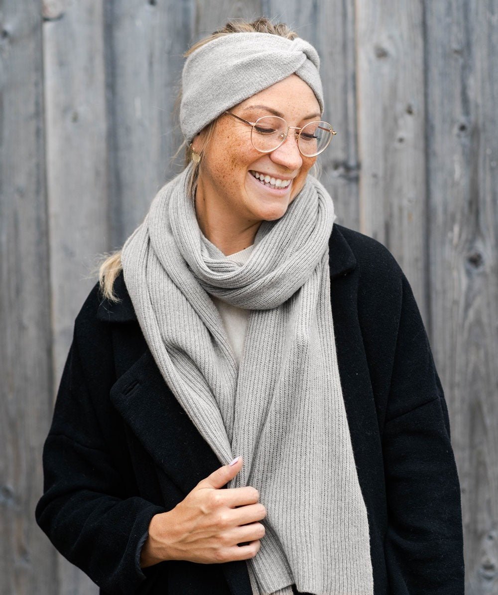 Schal aus recyceltem Kaschmir - obumi - 930 - Soft Grey