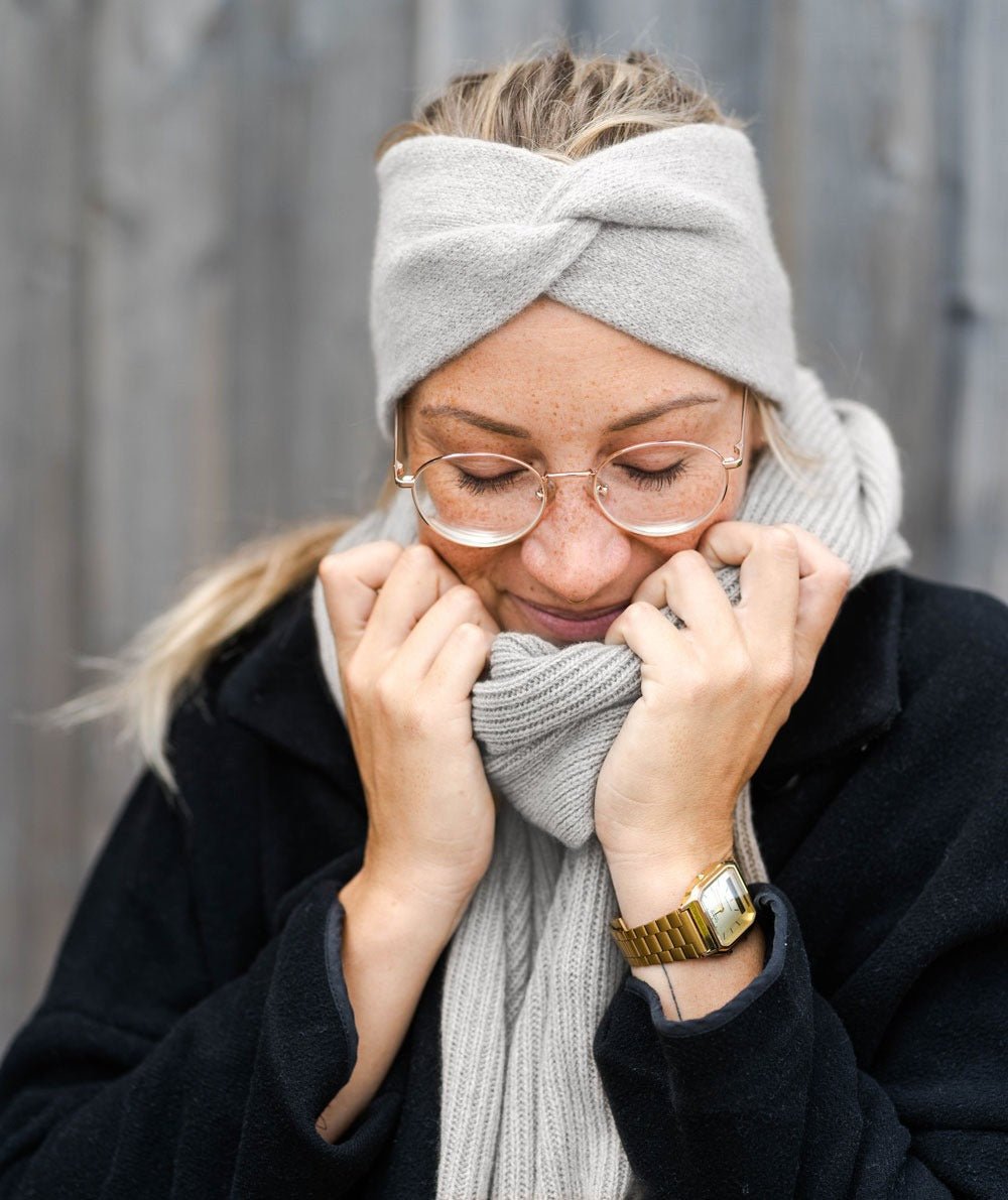 Schal aus recyceltem Kaschmir - obumi - 930 - Soft Grey