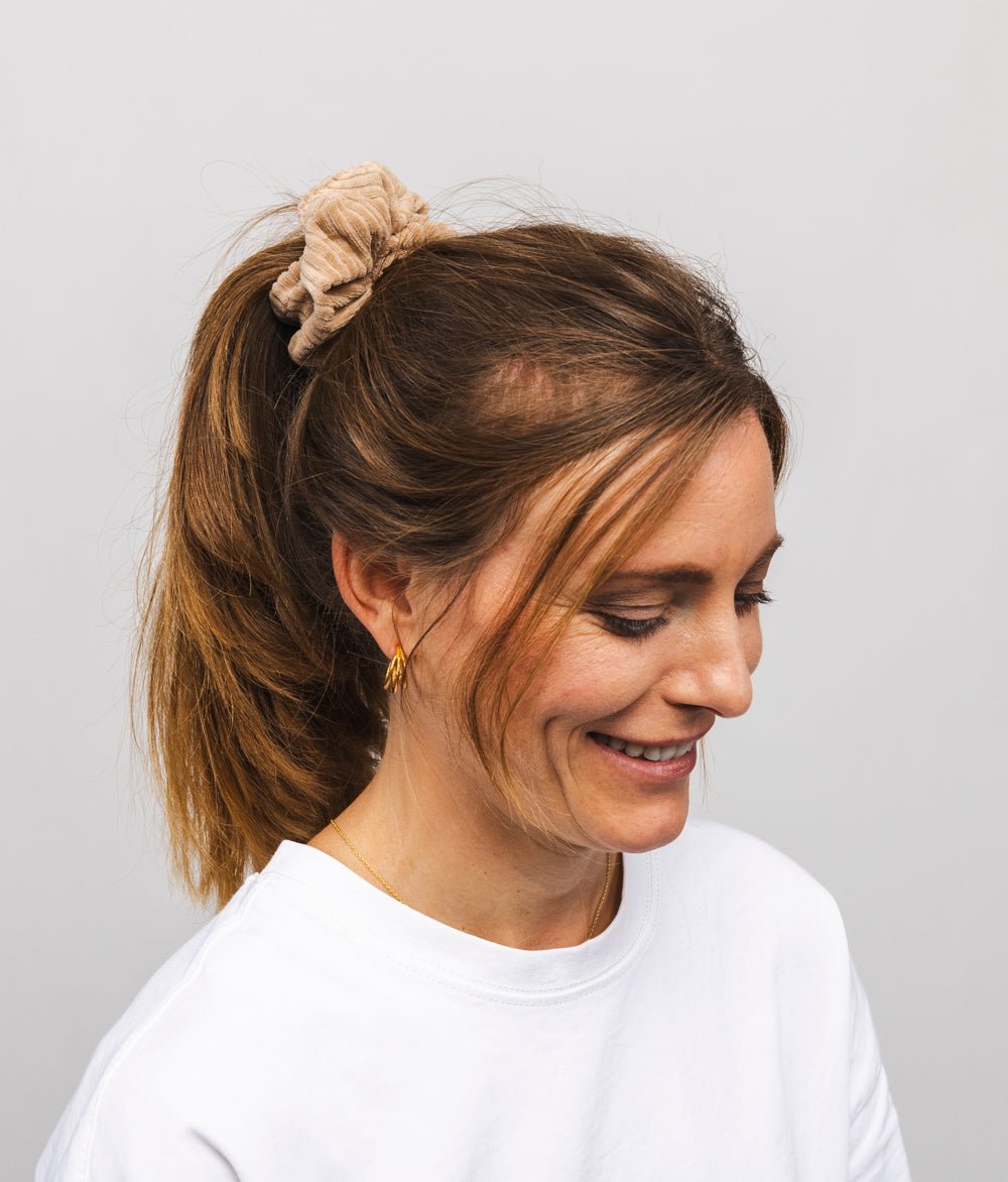 Scrunchie aus Bio Samt Rippe - Haargummis - obumi - 576 - Beige