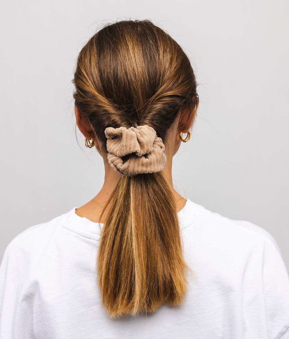 Scrunchie aus Bio Samt Rippe - Haargummis - obumi - 576 - Beige