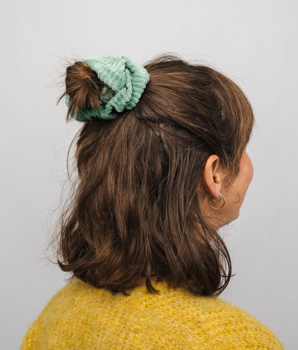 Scrunchie aus Bio Samt Rippe - Haargummis - obumi - 578 - Aloe