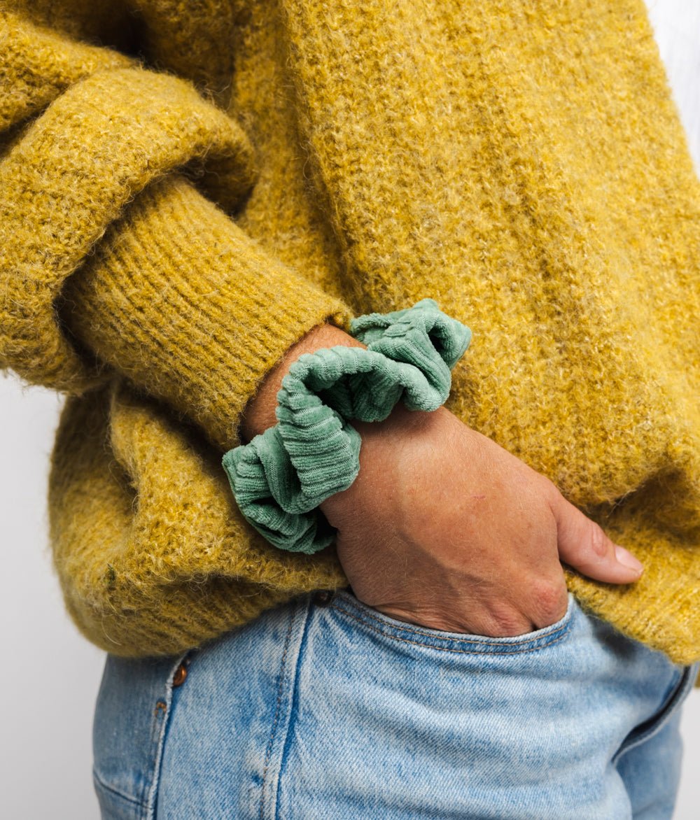 Scrunchie aus Bio Samt Rippe - Haargummis - obumi - 578 - Aloe