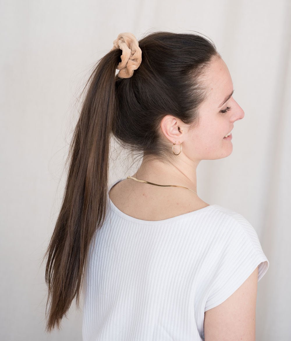 Scrunchie aus Bio Samt - Haargummis - obumi - 562 - Beige
