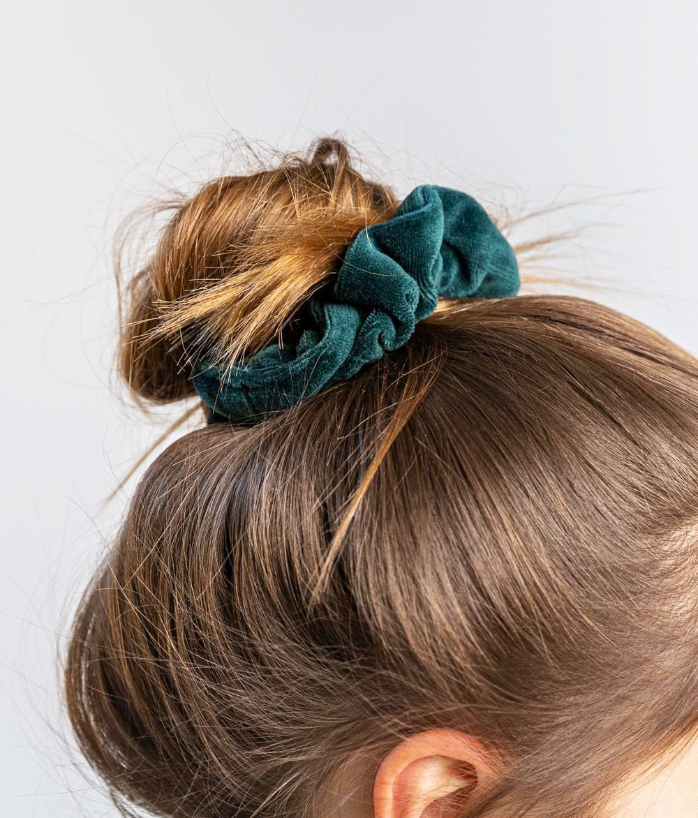 Scrunchie aus Bio Samt - Haargummis - obumi - 569 - Dark Green