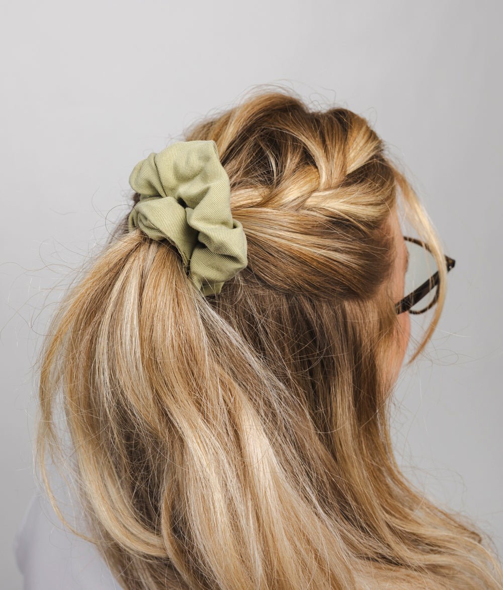 Scrunchie aus Lyocell - in 2 Größen - Haargummis - obumi - 980 - Olive